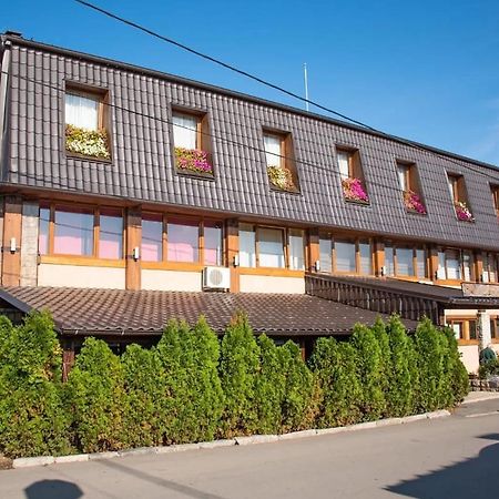 Hotel "Vir" Velika Plana Luaran gambar