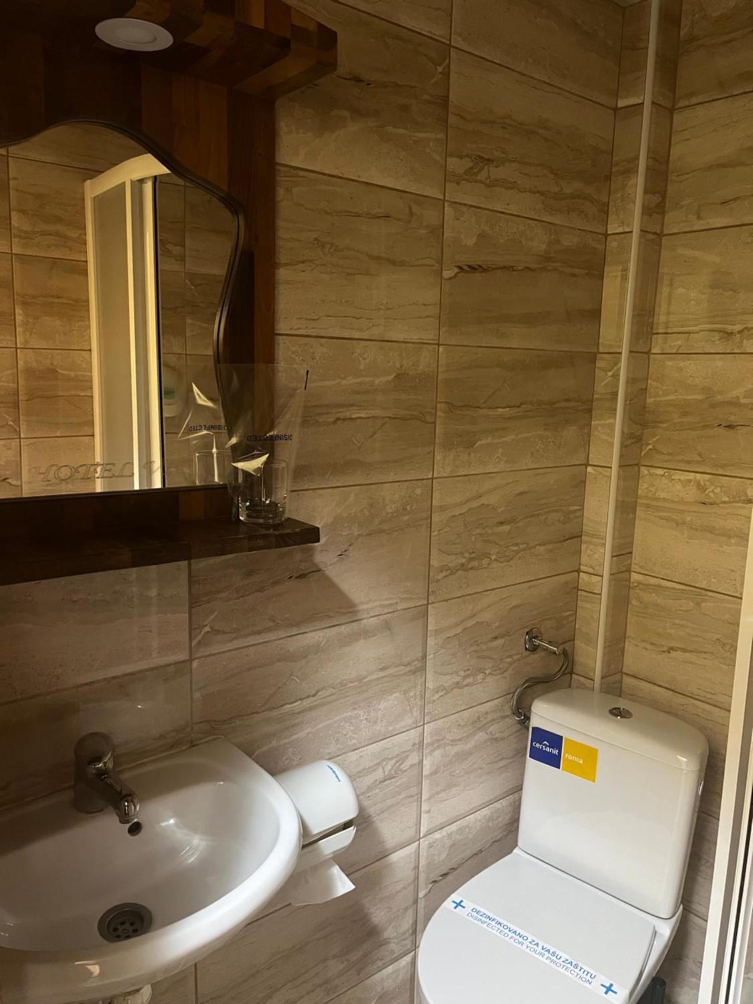 Hotel "Vir" Velika Plana Luaran gambar