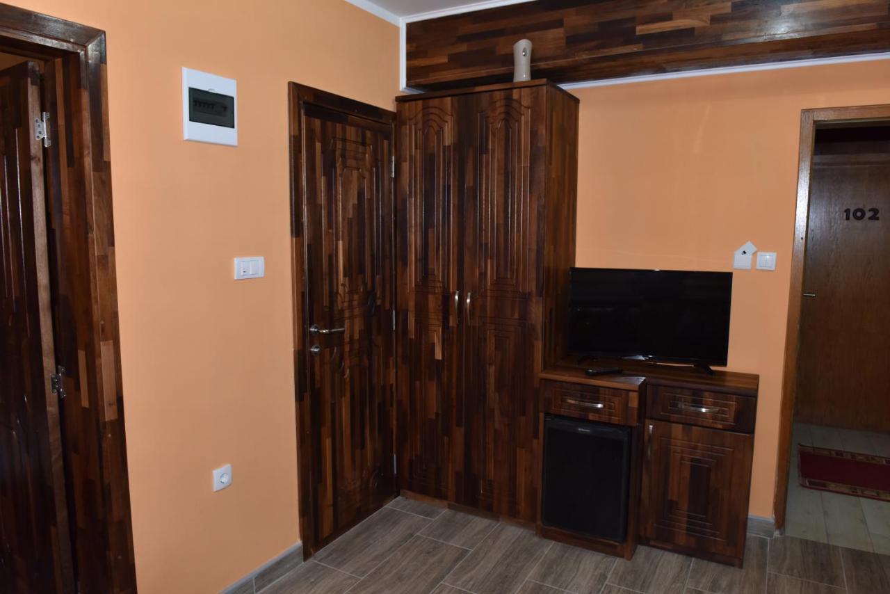 Hotel "Vir" Velika Plana Luaran gambar